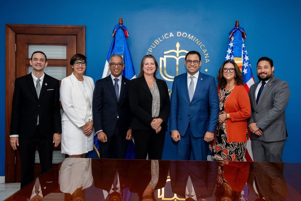 Estados Unidos respalda la digitalización de la justicia dominicana con donación de equipos tecnológicos