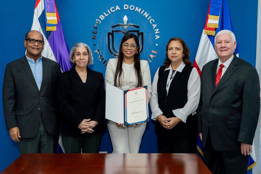 Entregan premios nacionales XIX versión Concurso de Ensayos sobre Ética Judicial