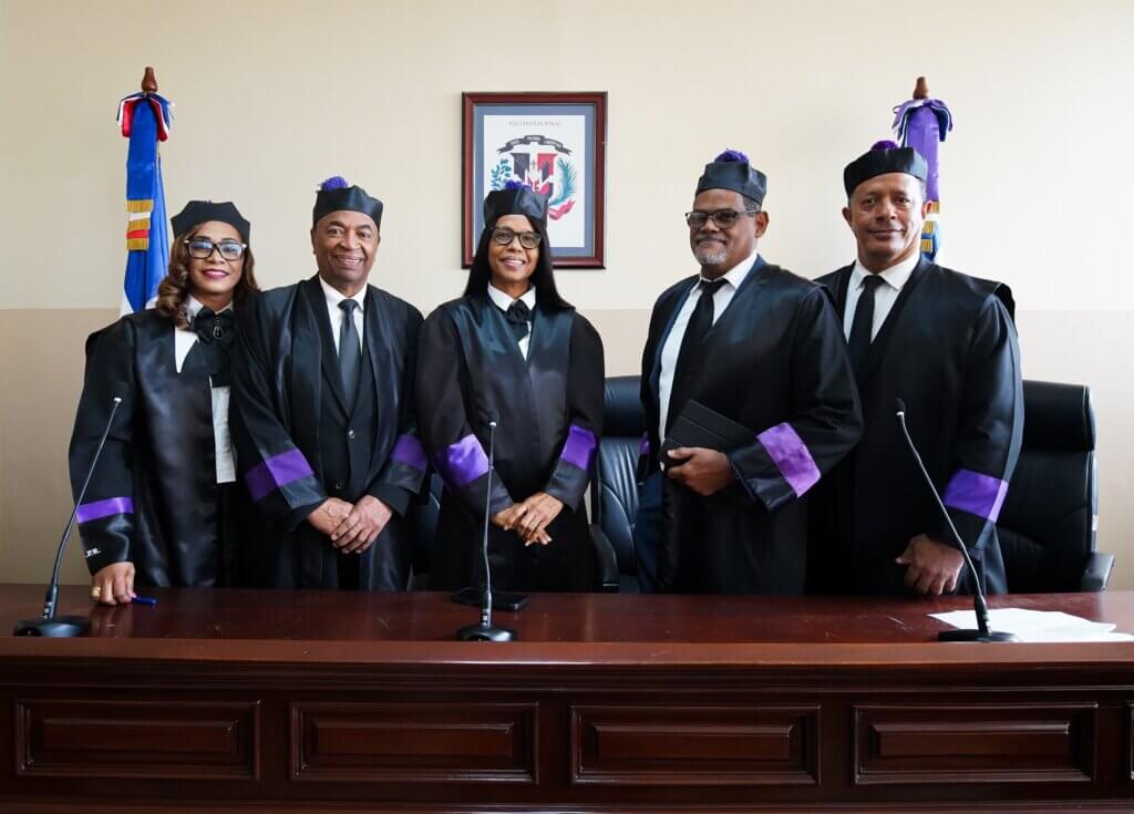 Juez afirma que mayoría de Salas Departamento Judicial de SPM trabajan al día