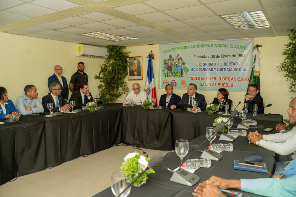 Líderes sindicales y presidente SCJ reafirman compromiso por fortalecimiento de los derechos laborales